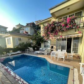 Villa with pool in Goldcity tourism complex, Hotel in Kargıcak