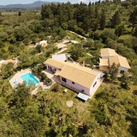 Holiday Home Matthäus am Corfutrail, Ferienoase im Olivenhain 3 km zum Meer، فندق في Giannádes