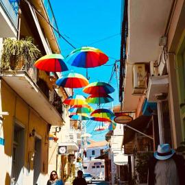 Umbrella Street, hotel i Ægina