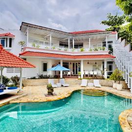 Emerald Luxury & Comfort Villa in Nusa Dua