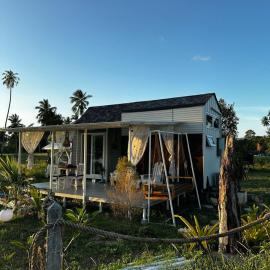 Beachfront Tiny House, Koh Samui, Thailand with FREE Rowboat، فندق في Amphoe Koh Samui