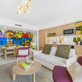 3005 golden305 2BR Apt mins to Wynwood and Brickell w Pool a Gym and PS5, hotel a Miami