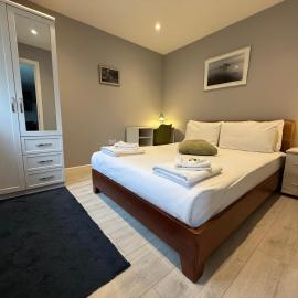 Private Holiday Home, Great Location