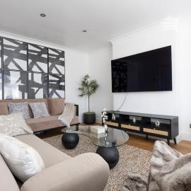 The Romford Oasis - Spacious 4 bedroom escape, hotel in Havering