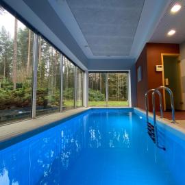 Kakumäe Raba Villa - puhkemaja basseiniga Tallinnas, Hotel in Tallinn