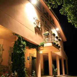 Hostal Rural los Alisos, hotell i Navalonguilla