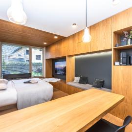 Studio Čertovka Ski & Bike & Chill Harrachov, předzahrádka s grilem, parking, komora na kola a lyže, Wi-Fi, Netflix, 65"TV, hotel in Harrachov
