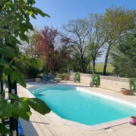 Gites de charme avec piscine - proche Amboise et Châteaux de la Loire, hotel em Mosnes