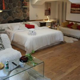 Serene Don River Nature gateway- 3BR suite, Private Patio, Free Parking, hotel u gradu Toronto