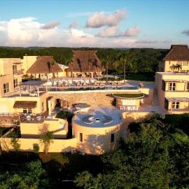Luxury Villa Oceanfront with Premium Services, hotel a Careyes