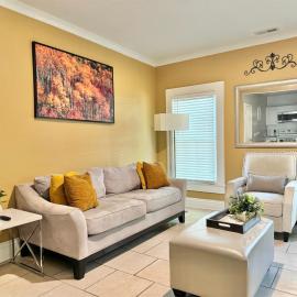 Home in Downtown Concord, hotel u gradu 'Concord'