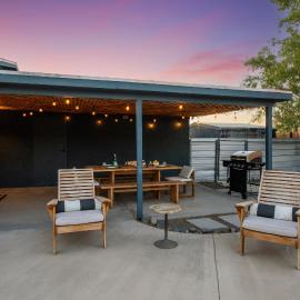 Private Desert Home with Hot Tub Near Joshua Tree National Park, khách sạn ở Joshua Tree