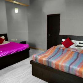 Arya beach Resort with Pool, Hotel in Jāmb