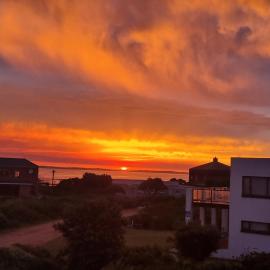 OceansCrest Seaview Apartment, hotel in Bettyʼs Bay