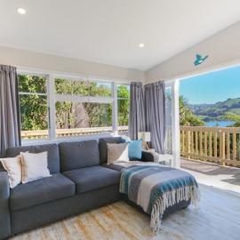 Tranquil Bay Family Retreat, Relax, Recharge - Punga Cottage, hotel in Duvauchelle