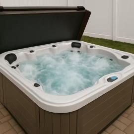Hot Tub - Pet Friendly - Mins to Beach - Sleeps 11 - Family