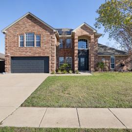 Spacious 5-bedroom villa in welcoming Burleson with WiFi, AC, ξενοδοχείο σε Burleson