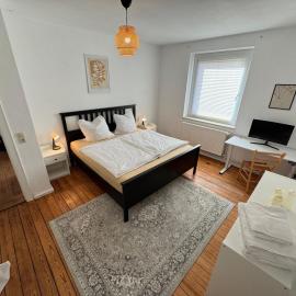 HYGGE - 100qm Wohnung in bester Lage mit Parkplatz und Balkon, hotel in Greifswald