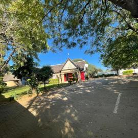 Ntshe River Lodge, hotel di Francistown