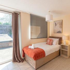 4 Bed Home Near New Cross Hospital-Contractors, Relocation, Families