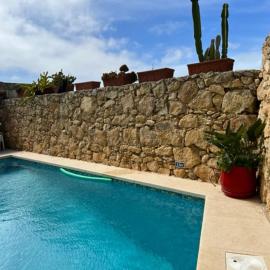 4 Bedroom Holiday Home with Private Pool, hotel di Xewkija