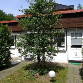 Bungalow Krabbe im Ostseeidyll am Waldrand, hotel in Nienhagen