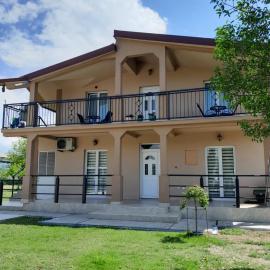 Apartments Zejak, hotel u gradu 'Mitrovići'