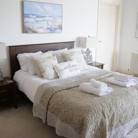 Seas the Day Beachfront Apartment Ramsgate - Sleeps 4, Hotel in Ramsgate