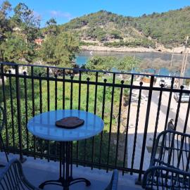 Asos Beachfront Apartment, Center village, 20m Beach - near Myrtos - Fiskardo, hotel in Asos