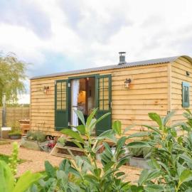 Shepherd's Hut- Hot Tub- Wellness Spa- Wood Burner