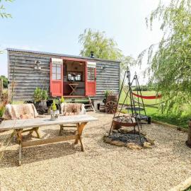 Shepherd's Hut- Hot Tub- Wellness Spa- Wood Burner, hotel din Nottingham
