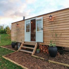 Shepherd's Hut- Hot Tub- Wellness Spa- Wood Burner