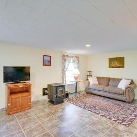 Maine Retreat w/ Ocean Views, Walk to Downtown!, hotel di Eastport