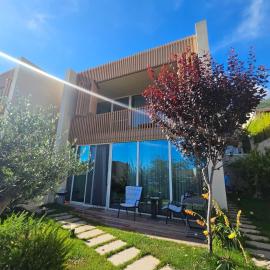 Villa Olive Green Coast – hotel w mieście Palasë