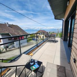 Studio lumineux avec grande terrasse et vue lac, Parking privé, hotel Lugrinben