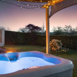 Scar View - Getaway for Two - Ridgestone, hotel din Underbarrow