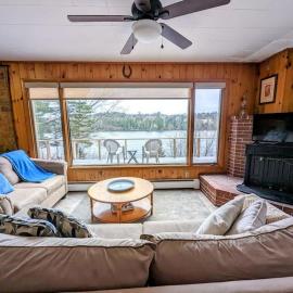 Frenchman Bay Oceanfront Getaway, hôtel à Sullivan