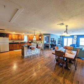 Acadia Luxury Penthouse Suite, хотел в Трентън