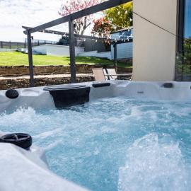Stalybridge Sanctuary - Luxe Hot Tub Retreat、スタリーブリッジのホテル