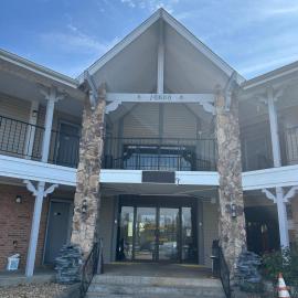 Lakeview Inn โรงแรมในLake Saint Louis