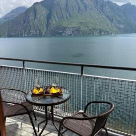 Appartamento vista Lago Riva di Solto, хотел в Рива ди Солто