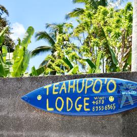 Teahupo'o Lodge - accès mer et vue montagne - canoes gratuits, khách sạn ở Vaihi