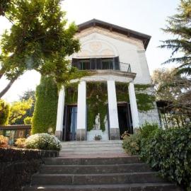VILLA VISCALORI A garden with pool and see view near Etna, hotel v mestu Viagrande