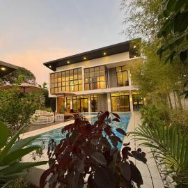 Tomeizah, hotel in Sampong