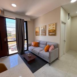 Apartment in the heart of SA, hotel a Santa Ana