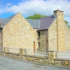 Pine View Self Catering Holiday Home, hotell i Donegal
