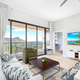 Waikiki condo with Diamond head views & beach access