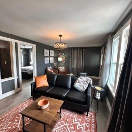 1 Bed1 Bath Condo wKitchenLR-Sleeps up to 4PP, khách sạn ở Russell