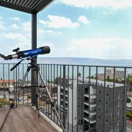 דירת מגדלור 26- דירת 2 חדרי שינה וסלון עם נוף כנרת, hotel in Tiberias