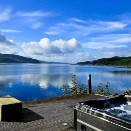 Fyne Edge - A Luxurious Lochside Haven, hotel v mestu Minard